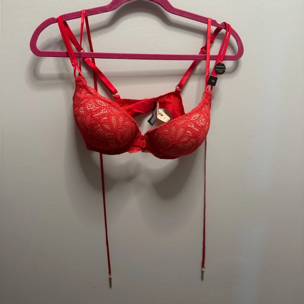 NWT Victoria’s Secret Bombshell Lace Tassel Bra